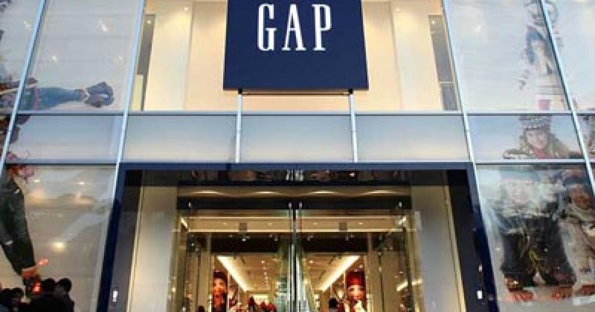 Gap germany. Магазин gap. Gap фото магазина. Гап одежда. Витрины магазинов гэп.