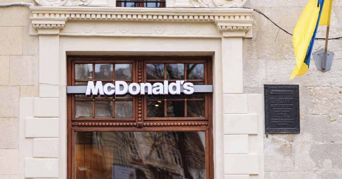 McDonaldʼs открыл новый ресторан в центре Львова на площади Рынок