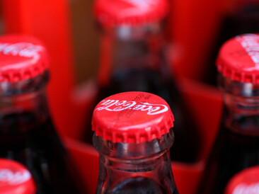 Депутаты хотят ввести «сахарный налог» на напитки типа Coca-Cola и Pepsi: как могут вырасти цены и пострадать бизнес?