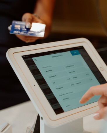POS-система в ритейлі: як автоматизувати продажі за допомогою терміналів і сканерів