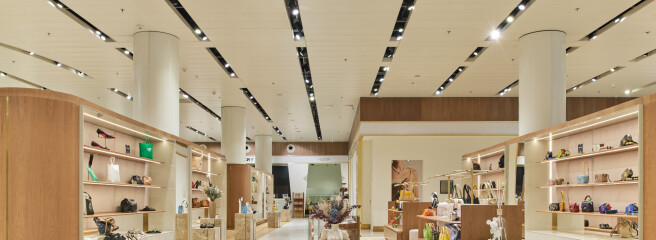 Новая аксессуарная зона в Киевском ЦУМе