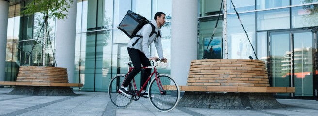 Індустрія q-commerce та ЄС: керівники 5 провідних компаній звинувачують ЄС у байдужості до кур’єрів