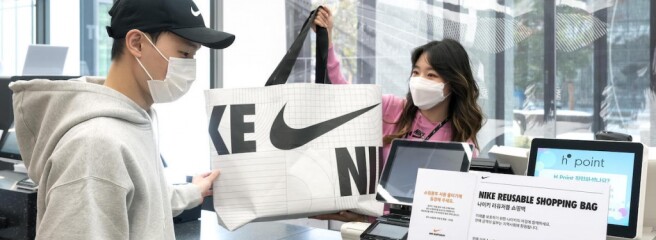 Невакцинированным сотрудникам Nike угрожают массовые увольнения