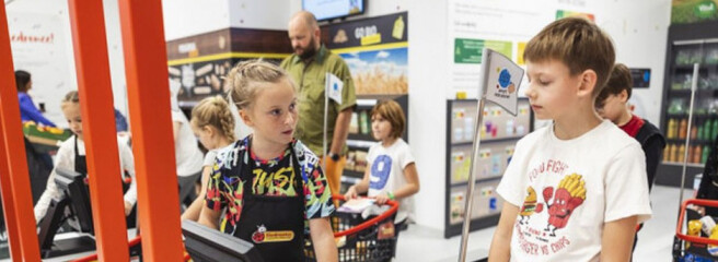 Biedronka открыла первый магазин для детей