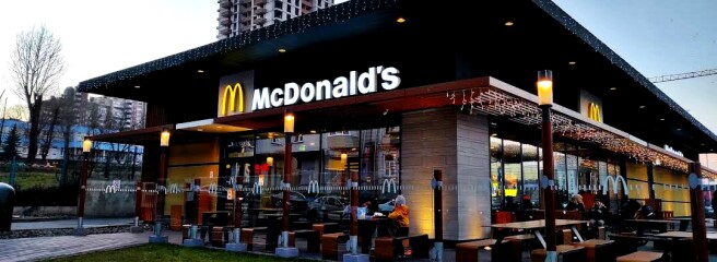 McDonaldʼs возобновляет работу первых трех в 2023 году ресторанов