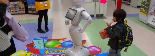 В японских магазинах соблюдение масочного режима контролируют роботы