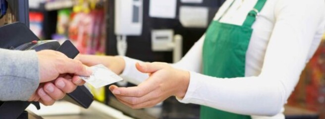 За березень на касах магазинів українці отримали близько 3,8 млрд грн з платіжних карток