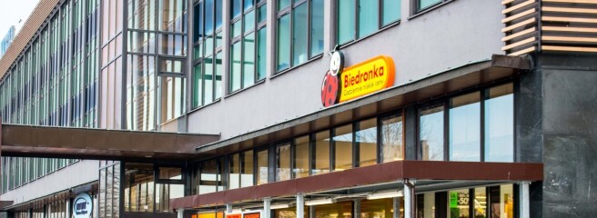 В условиях высокой инфляции борьба за клиентов между Biedronka и Lidl становится все более конкурентной