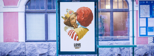Талісмани брендів Burger King і Mcdonald's цілуються в акції Helsinki Pride